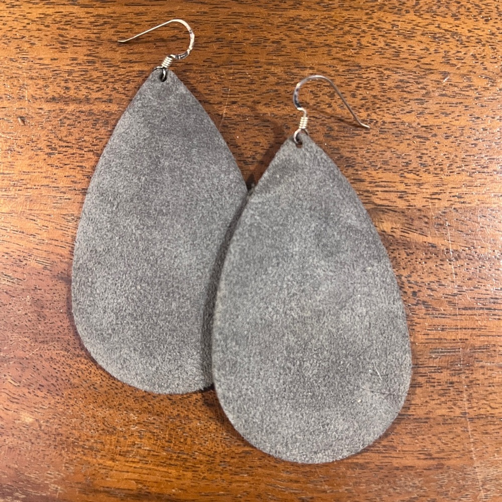 Nickel & Suede | Gray Teardrop Leather Earrings